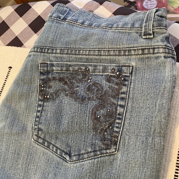 Gloria Vanderbilt Amanda Women's Jeans Size 12 With Embroidered Pockets - Picture 4 of 11